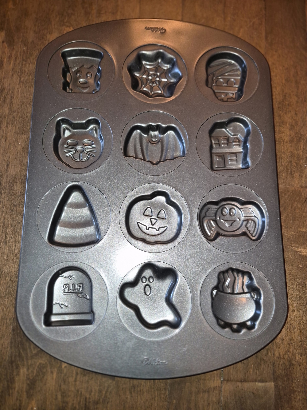 Wilton Black Halloween Cookie/Cupcake Topper Baking Pan